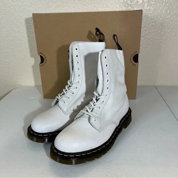 Martens Shoes Dr Martens Womens 49 Virginia White Leather